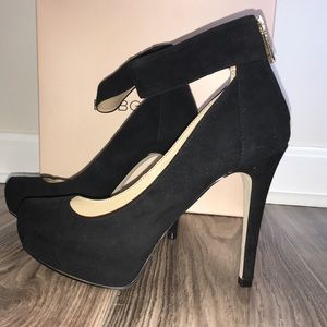 BCBGeneration suede Pumps